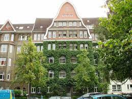 Der durchschnittliche kaufpreis für eine eigentumswohnung in kiel liegt bei 3.723,76 €/m². 5 Zimmer Wohnung Zum Verkauf Esmarchstrasse 53 24105 Kiel Blucherplatz Mapio Net