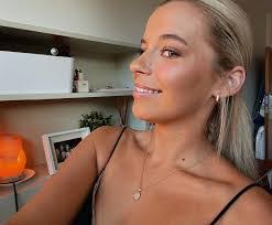 Molly Cooper's Instagram, Twitter & Facebook