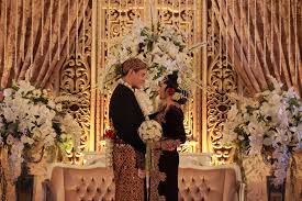 Video wedding clip pernikahan muslim pengantin adat jawa (javanese wedding ceremony) dengan baju net. Pernikahan Adat Jawa Kental Di Kota Semarang The Wedding The Bride Dept