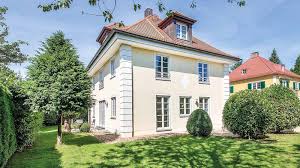 Geraumiges Einfamilienhaus Im Stil Der 1930er Jahre Mit Sonnigem Garten Angerstrasse 1930er Angerstrasse In 2020 Einfamilienhaus Garten Munchen Familienhaus