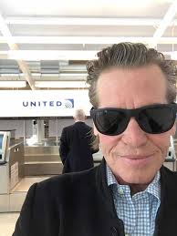 Val edward kilmer (born december 31, 1959)2 is an american actor. Val Kilmer Daredevil Eastersunday On Unitedairlines Hope It S Not A Drag On My Way To Nyc Facebook