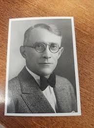 Grammar and aging in online communication