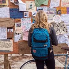 In timp ce cassie se pregateste sa infrunte un al cincilea val, inevitabil si fatal totodata, va face echipa cu un tanar care ar putea reprezenta ultima sa speranta. The 5th Wave Al 5 Lea Val 2016 Film Cinemagia Ro