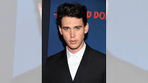 Austin butler, who is set to play elvis presley in baz luhrmann's upcoming biopic of the rock and roll king, took a break from his shooting schedule on sunday to spend quality time with his. Southern California Native Austin Butler Lands Elvis Presley Role In Upcoming Baz Luhrmann Movie Daily News