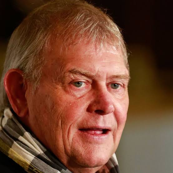 John Farnham makes 'full recovery' from chest infection, months after surgery to remove mouth tumour | Music | The Guardian