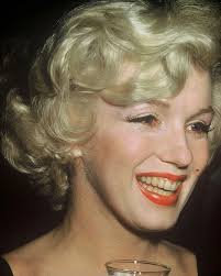 MM at a press conference announcing "Some Like it Hot" at the Beverly Hills  Hotel, LA, 1958. •In the last years of her life, Marilyn left (on some  occasions) the iconic red