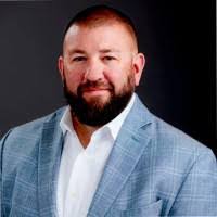 Chris Moring's Instagram, Twitter & Facebook