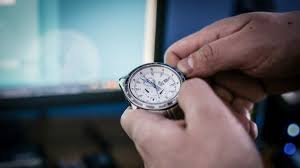 La «hora oficial de chile continental y antártica chilena» y la «hora oficial de chile insular occidental» (isla de pascua e isla salas y gómez), de acuerdo al decreto 1142 de 1980 del ministerio del. Cambio De Hora En Chile Se Adelanta O Se Atrasa El Reloj Para El Horario De Invierno Se Duerme Mas O Menos As Chile