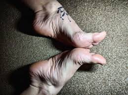 Have a look at this simply stunning pair of feet. Pixie Nixx On Twitter Awww I Adore Ariel And Her Cute Feet