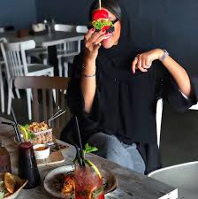 pin by luxyhijab on hijabis and food المحجبات و الاكل hijab fashion inspiration hijab fashion arab fashion