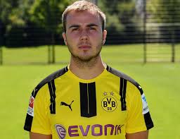 Formé au borussia dormtund à partir de 2001 et évoluant au poste de milieu offensif, il fait ses premiers pas dans l'équipe. Mario Gotze Dfb Trikot 2018