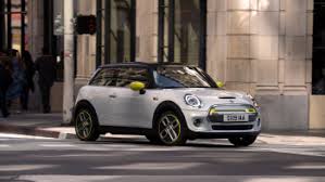 2020 Mini Cooper Se U S Range Estimate Is Disappointing