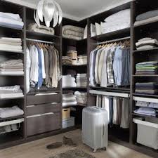 Une Extension D Angle Pour Combler Les Espaces Perdus Dressing Castorama Idee Dressing Meuble Dressing