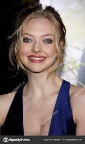 Aktris Amanda Seyfried Penayangan Perdana 'Dear John' Los Angeles Yang —  Foto Editorial Stok © PopularImages #614361064