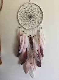 Traumfanger Mit Weissem Ring Netz In Schwarzer Farbe Und Federn In Weiss Hellpink Und Traumfanger Basteln Traumfanger Selber Basteln Traumfanger Selber Machen