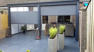 terrasoverkapping en ritsscreens met zichtvenster geplaatst in veghel veranda tuin productvoortuin zichtvenster z terrasoverkapping voortuin zonnescherm