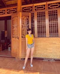 Không chỉ bức xúc, một số nghệ sĩ đã đồng loạt kêu gọi chính quyền vào cuộc, làm rõ chuyện bà hằng vô lý xúc phạm cả. Ná»¯ Gymer Viá»‡t Máº·c Qua Gá»£i Cáº£m Xuá»'ng Phá»' Dá»… Gay Tai Náº¡n 2sao