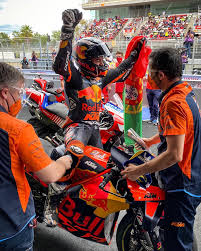 O miguel oliveira fan club é o clube oficial de miguel oliveira, atual piloto da red bull ktm factory racing. Motogp What A Ride Miguel Oliveira Wins The Facebook