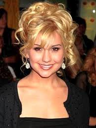 35 Cute Wedding Hairstyles That Will Match Your Inner Queen Mother Of The Bride Hair Mother Of The Groom Hairstyles Updos For Medium Length Hair