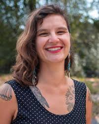 Annie Elder's Instagram, Twitter & Facebook