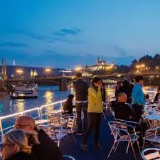 歐洲旅行捷克布拉格伏爾塔瓦河遊船晚餐(酒店接送+自助晚餐 ...