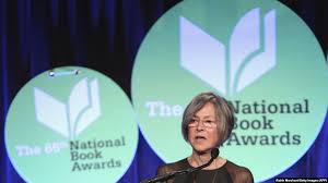 Ishiguro a primit premiul in valoare de 1,1 milioane de dolari pentru ca a dezvaluit abisul de sub iluzoriul simt al legaturii cu lumea, a spus academia suedeza. Premiul Nobel Pentru LiteraturÄƒ 2020 Acordat Poetei Americane Louise Gluck Newsmaker