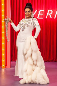 Rupaul's drag race season 13. Rupaul S Drag Race All Stars 4 Winners Read The Season 11 Entrance Looks For Filth Rupauls Drag Race Rupaul How To Make Skirt