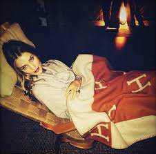 Insta Tour Rosie Huntington Whiteley S La Home Rosie Huntington Whiteley Huntington Whiteley Hermes Blanket