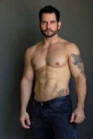 Ex-policial famoso do Onlyfans Evandro Silveira tomando banho pelado -  Famosos Nus