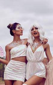 Du suchst für silvester noch nach einem glitzer und glamour kostüm? Nice 49 Sparkly Halloween Costumes For The Shiniest Girl Https Attirepin Com 2018 10 08 49 Sparkly Halloween C Festival Outfits Coachella Outfit Rave Outfits
