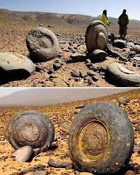 What geological process is responsible for the formation of the spherical  rocks in the Valley of the Planets?
