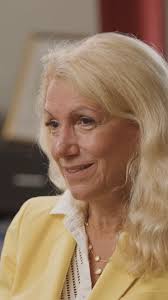 Crónicas: Pioneros de la Salud, La lucha contra el cáncer no se detiene.  Cada día, médicos e investigadores alrededor del mundo desafían lo  imposible, buscando nuevas formas de curar lo incurable., A ...