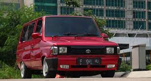 Meskipun sudah tidak di produksi lagi toyota kijang super ternyata masih tetap populer hingga sekarang, karena mobil ini memiliki tampilan klasik dan menarik, sehingga banyak orang yang memodifikasi mobil ini. Modifikasi Toyota Kijang Super 5 Pintu 1993 Yang Jumawa Carmudi