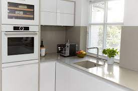 Hause dekoration bilder > arbeitsplatte > welche arbeitsplatte zu hochglanz weiß. Gestaltung Weisse Kuche Mit Heller Arbeitsplatte Elha Service