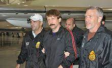 Перевод слова extradited, американское и британское произношение, транскрипция, однокоренные слова, примеры использования. Extradition Wikipedia