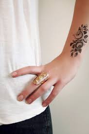 Tatouage Fleur 15 Idees De Tattoo Originales Et Leur Signification