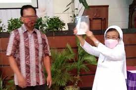 Namun jangan lupa tetap baca dan belajar dari buku paket yang dipakai. Smp Di Semarang Peringati Hari Guru Melalui Peluncuran Antologi Puisi Antara Jateng