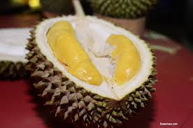 The black thorn durians are also looking a little larger than the musang kings hence the higher price on the ticket per fruit. Isaactan Net A Durian Feast Of Musang King And Black Thorn Durians Durian King Ttdi