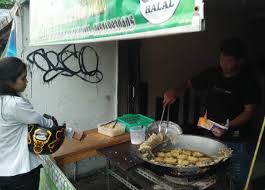 Garam dan minyak goreng secukupnya. Pisang Goreng Khas Pontianak Makin Banyak Peminat Traveling Bisnis Com
