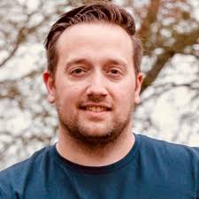 Naast mijn baan bij Univé , mag ik graag schaatsen kijken en liever nog  starten 🔫.