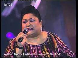 Ku tak tergambar wajahmusinar mata itulirik senyumanmupesona yang membelaiwajahmu bercahayamemberi bahagiatiap yang memandanghati jadi salju. Adibah Noor Terlalu Istimewa 2008 Live Youtube
