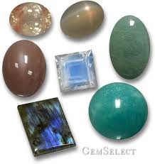 The Fabulous Feldspar Gemstone Family Andesine Labradorite Star Moonstone Aventurine Moonstone Rainbow Moonstone L Feldspar Gemstone Colors Gems For Sale