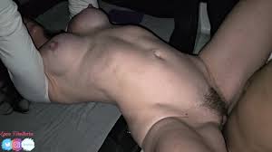 Ruby jouer dans la rue avec un fan