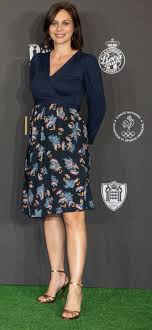 Retrouvez toutes les infos sur nathalie péchalat avec gala.fr ! Jean Dujardin Bientot Papa Nathalie Pechalat Affiche Un Petit Ventre Rond Magicmaman Com