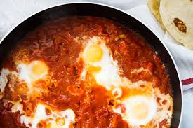Shakshuka Orientalischer Eintopf Mit Pochiertem Ei Caros Kuche Rezept Shakshuka Shakshuka Rezept Lebensmittel Essen