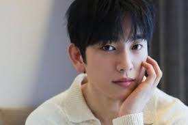 Jin Hua's Instagram, Twitter & Facebook