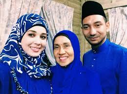 Zizan razak kena buli dengan emma maembong sweet sangat mereka ni sama2 kita doakan zizan dan emma cepat2. Zizan Emma Maembong Clash