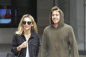 Sam thompson is undoubtedly one of our fave ever made in chelsea cast members. Tiffany Watson Slams Mimi Bouchard For Kissing Sam Thompson