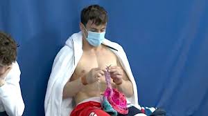 Tom daley has opened up about his latest move away from diving, as the olympic champion revealed his husband encouraged him to take up knitting during lockdown. Rpqaznxrglfttm