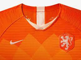 De oranje leeuwinnen kregen een eigen knvb logo op het shirt voor het ek 2017. Bereid Je Voor Op Het Wk 2019 Met Het Shirt Van De Oranjeleeuwinnen